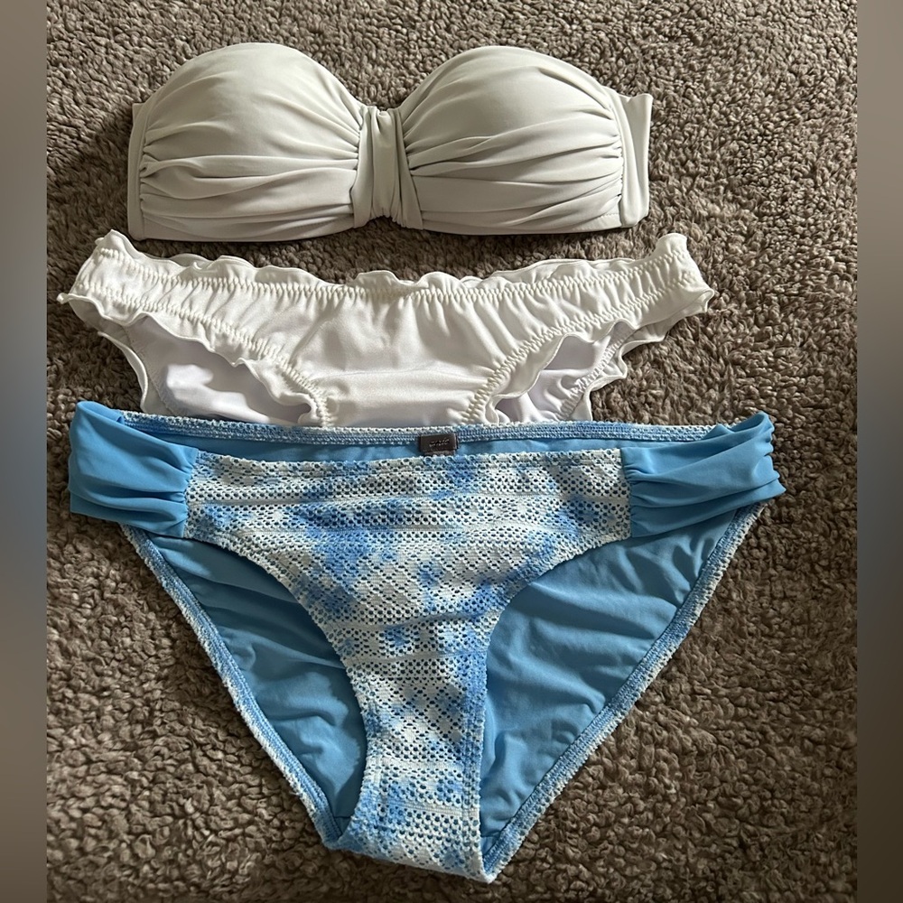 Aerie White and Sky Blue Bikini Set Top C Cup Blue size XL white Size 10 New